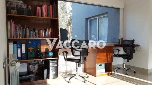Casa 4 Dormitorios Con Piscina En Barrio Cerrado