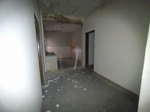 Imagen 18 de 20 de Marisol Castro Vende Galpón Con Once (11) Locales En Av. Fernando Figueredo | Valencia | A Pocos Metros Del Centro De Valencia | Fog-149 Marisol 04244923040