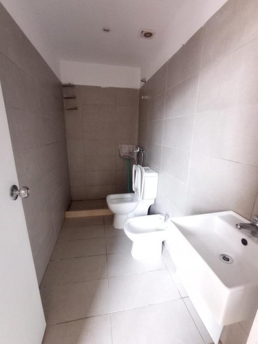 Imagen 5 de 5 de Gran Loft En Peatonal Sarandi Frente A La Plaza Matriz !!