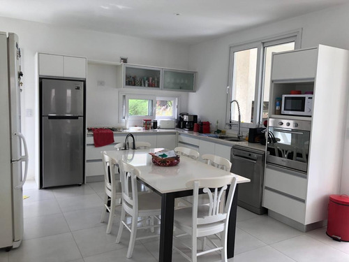 Hermosa Casa Moderna Y Funcional