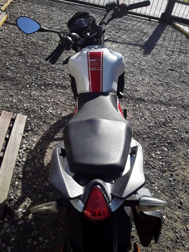 Imagen 13 de 16 de Benelli Tnt150