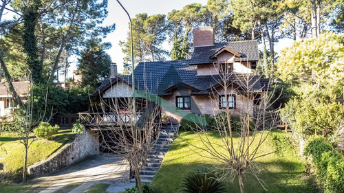 Casa 5 Ambientes C/ Dependencia. Venta Pinamar