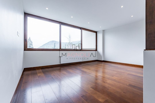 Casa En Venta De 5 Dorm. En Lo Barnechea