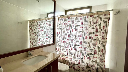 Casa En Venta De 4 Dorm. En La Dehesa