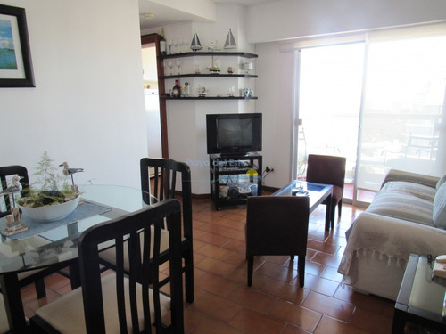 Cómodo Apartamento De 2 Dormitorios- Ref: 11607