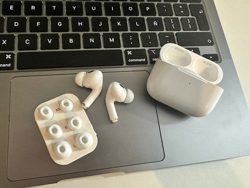 Apple Airpods Pro 2a Generación Con Estuche De Carga Blanco (Usado)