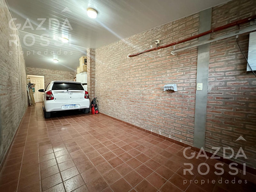 Hermosa Casa Con Piscina En Carlos Spegazzini