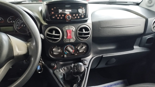 Imagem 15 de 17 de Fiat Doblo Essence 1.8 2014/2015 Novissima 6 Lugares