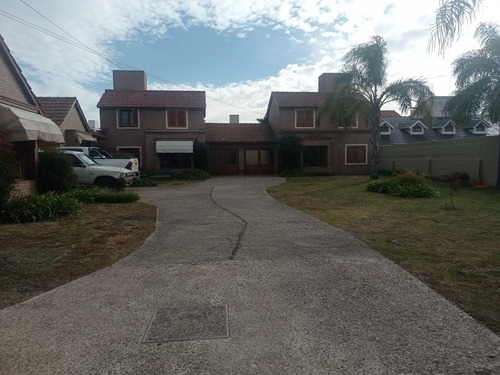 Casa En Venta Cerro De Las Rosas Housing ,3 Dormitorios, Principal En Planta Baja , Apto Hipotecario