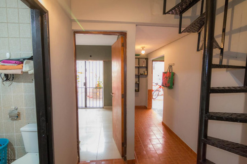 Ph En Venta - 3 Dormitorios 1 Baño - 69mts2 Cubiertos - Lomas Del Mirador