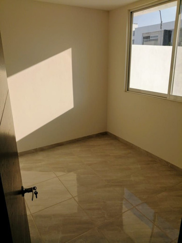 Hermosa Residencia En La Condesa Juriquilla, Estudio O 4ta Rec En Pb, Jardín,.