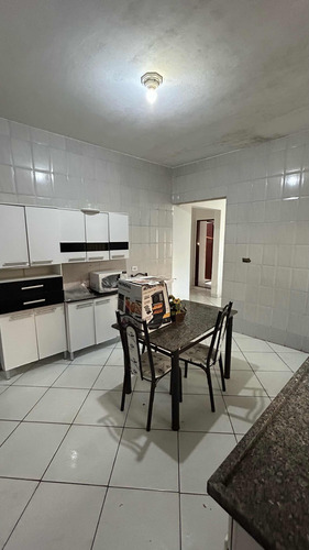 Casa 4 Quartos 2 Banheiros 250m2