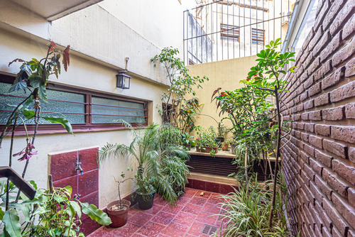 Venta. Tres Ambientes Con Dependencia. Barracas.