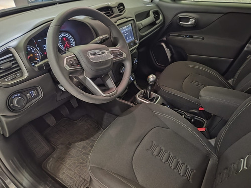 Imagen 9 de 15 de Renegade Sport 1.8l Manual 5 4x2 $
