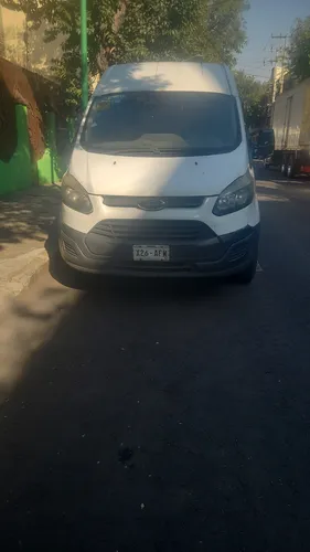 Ford Transit 2.2 corta techo alto transmisión manual 6 velocidades