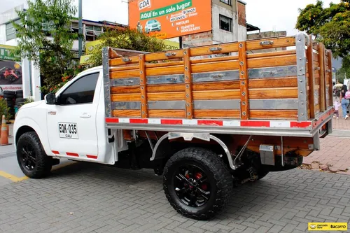 Nissan Frontier 2.5 D22 / Np300 Estacas Diesel Mt 4x4