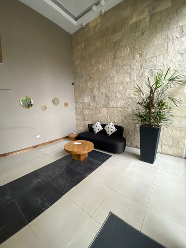 Imagen 2 de 12 de En Venta Monoambiente Amplio C/ Balcon En Edif Al Fte A Cuadras De La Estacion En Lanus (015)