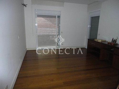 Imagem 14 de 27 de Tamboré 03 | Casa Alto Padrão | Venda | Fino Acabamento | Imenso Quintal Gramado - Cnc1282