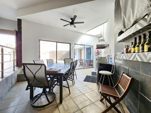 Casa Residencia De 5 Habitaciones Ubicada En Residencial Playas Del Conchal, Riviera Veracruzana, Un Excelente Fraccionamiento Que Te Brinda La Seguridad Y Tranquilidad Que Tu Familia Y TĂș Se Merecen.