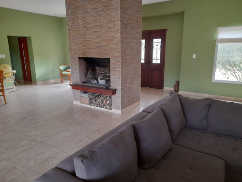 Casa En Barrio Privado Chacras De Uribelarrea