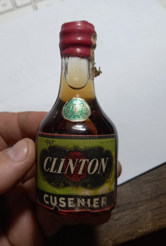 Botellita Antigua Miniatura Licor Clinton Cusenier Llena