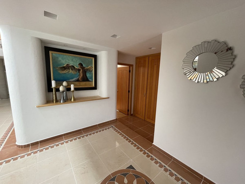 Residencia De Lujo En Exclusivo Fraccionamiento En Valle Escondido