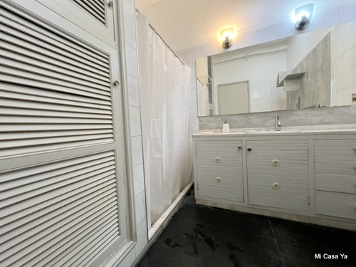 Venta De Gran Casa Padrón Único En San Ramón, Sobre Avenida Principal, Con Piscina, Garage Para 3 Vehículos, 4 Dormitorios, 2 Baños, Barbacoa, Quincho, Ideal Familia Numerosa, Empresa O Clínica, Divin