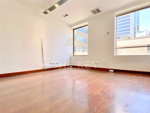 Imagen 19 de 24 de Oficina Arriendo 14 Espacios De Trabajo - El Golf Las Condes