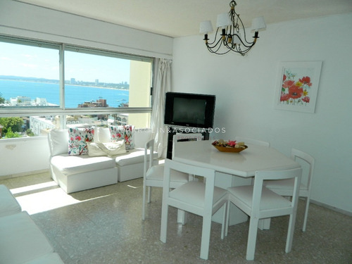Apartamento En Peninsula - Punta Del Este- Ref: 1209
