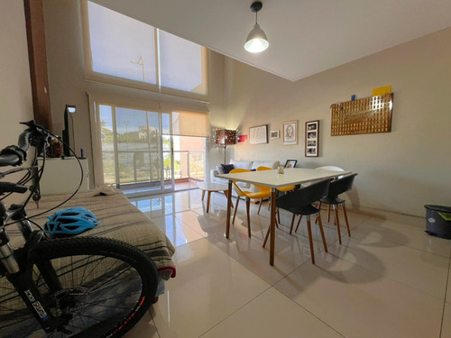 Depto 2 Ambientes En Duplex Con Balcon // Av. Presidente Peron 2672