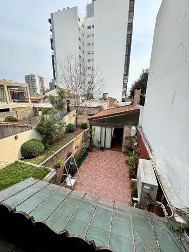 Duplex En Excelente Estado Sobre Calle Medina, Caseros Centro
