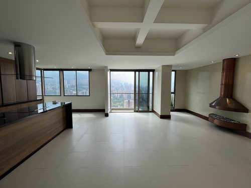 Penthouse En Poblado Parte Alta / Palmas Parte Baja