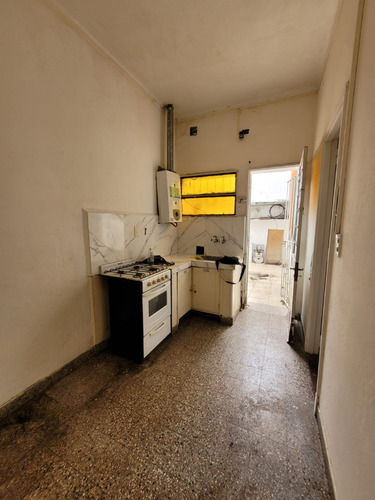 Cantisano Propiedades Vende Apto Banco!! Departamento 2 Dormitorios Con Patio En P B!! Oportunidad!! Muy Buena Zona 14 E 70 Y 71!!