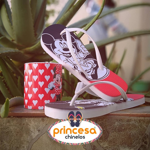 Chinelo Mickey E Minnie Kit 3 Pares Com 1 Caneca De Brinde