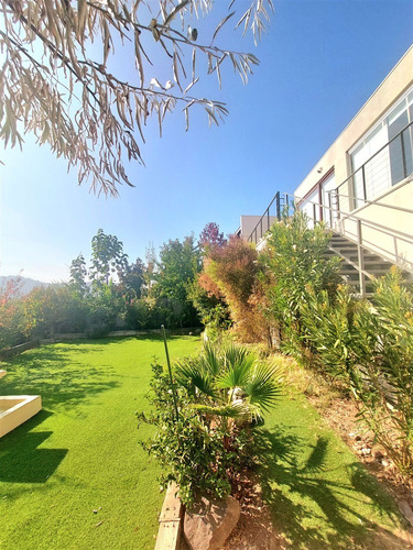 Casa En Venta De 4 Dorm. En Lo Barnechea