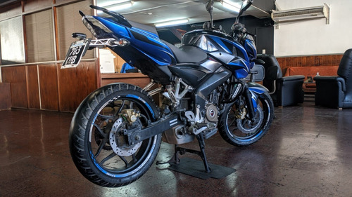 Imagen 3 de 25 de Moto Bajaj Rouser 2015