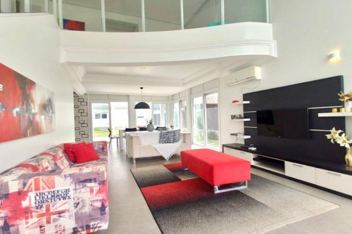 Imagem 11 de 24 de Casa À Venda Em Xangri-lá - Ca00999 - 34963232
