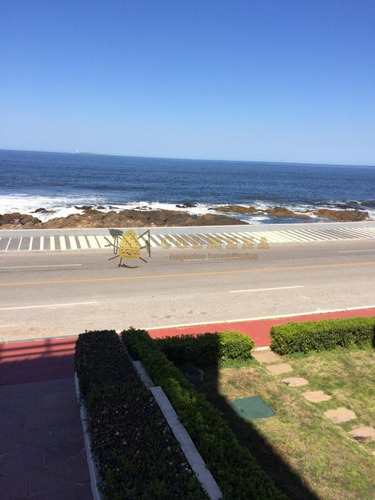 Apartamento En Peninsula En Rambla Brava Frente Al Mar En 1era Linea 3 De 2 Baños Terraza Amplia Con Partillero Parrillero Y 2 Garajes. Consulte!!!!!!- Ref: 2354