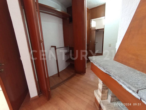 Casa Tipo Colonial Con 3 Recamaras Y Amplio Jardín