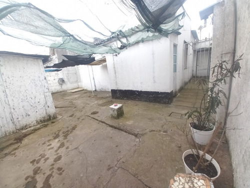 Casa 3 Ambientes Con Garaje Y Parque, A Reciclar Parcialmente, En Barrio Santa Monica