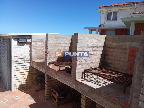 Venta De Edificio En La Paloma Frente Al Mar.