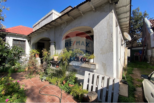 Casa De Dos Pisos Con Piscina En Ñuñoa