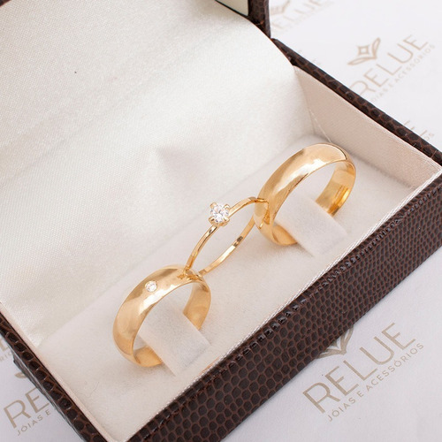 Imagem 3 de 4 de Par De Alianças 6mm Banhada A Ouro 18k Abaulada Com Pedra
