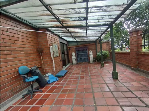 Apartamento Para Remodelar Oviedo En El Poblado Con Increible Terraza