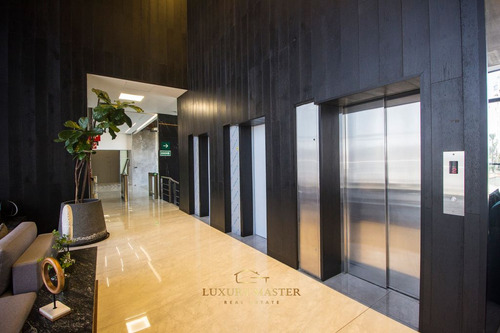 Oficina De Lujo En Colinas De San Javier En Venta