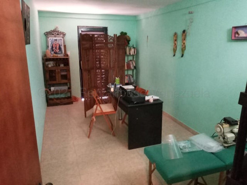 Imagen 22 de 30 de Townhouse En Venta Amplio Comodo Con Patio Interno Ubicado En Zona De Gran Revalorización Y Espacios Para El Esparcimiento Familiar Tazajal Naguanagua