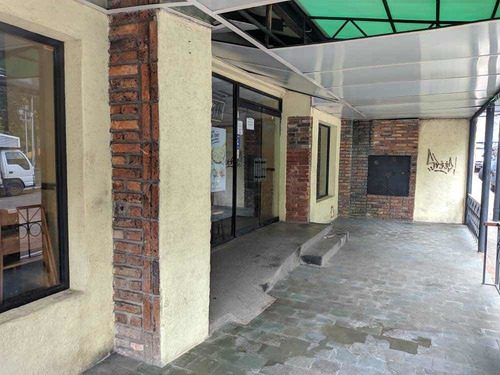 Imagen 15 de 17 de Local Comercial Frente A La Plaza Los Mangos