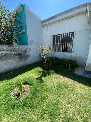 Vendo Casa De Dos Dormitorios Muy Linda Barrio Los Platanos