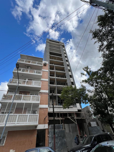 Venta Dos Ambientes, 55m2, Cochera, Lanús.
