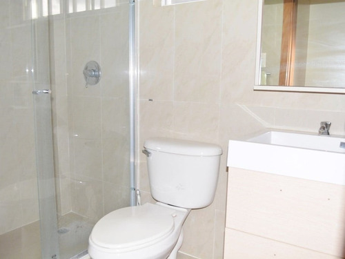 Imagen 19 de 23 de Lina Town House En Res. Monte Plata, Mañongo Atth-184
